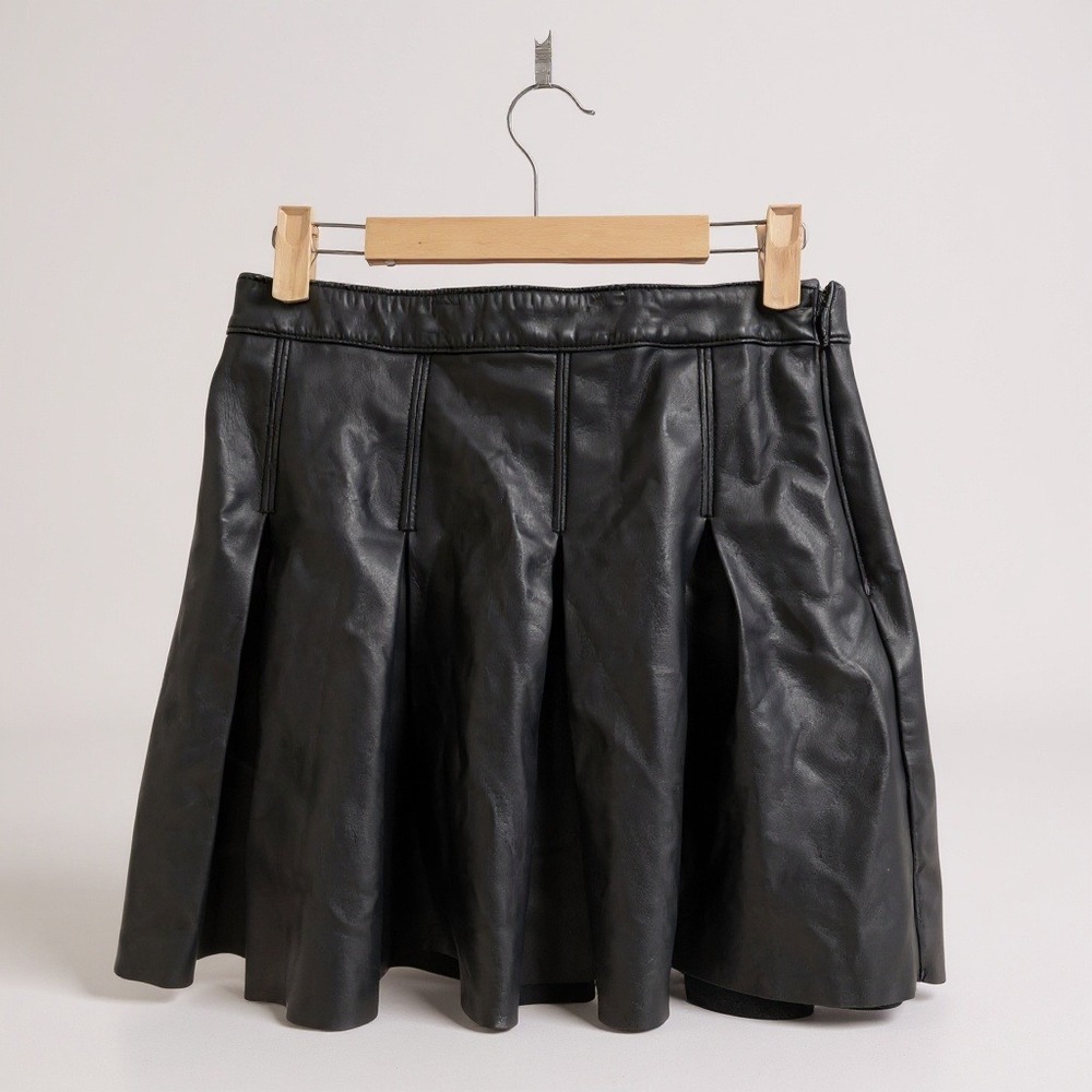 Hollister Faux Leather Pleated Mini Skirt Ultra High Rise‎ Black Size S